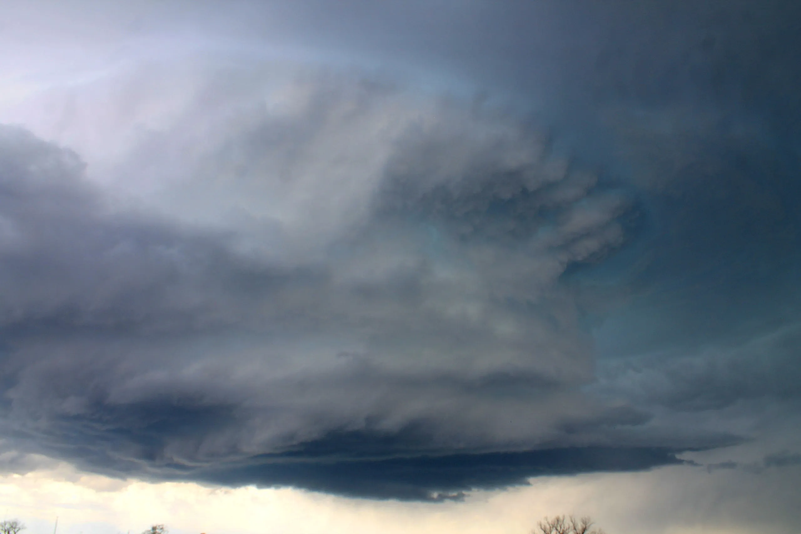 Wall Cloud: The lowered base where tornadoes are born